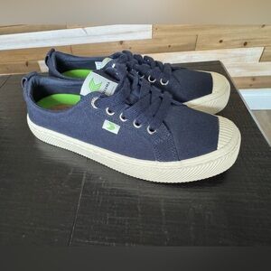 Women's Cariuma Navy Blue Sneakers Sz: 8